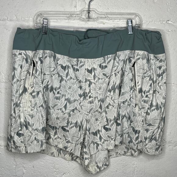 Athleta Women's Trekkie North Short with Pockets Green White Floral Lace Size 22 - Picture 2 of 10